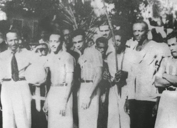 Mestre Bimba com alunos na Roça do Lobo 2