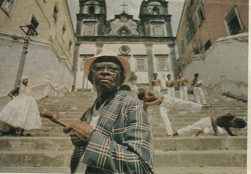 Mestre Cobrinha na escadria da Igreja do Passo - Foto Sérgio Varela