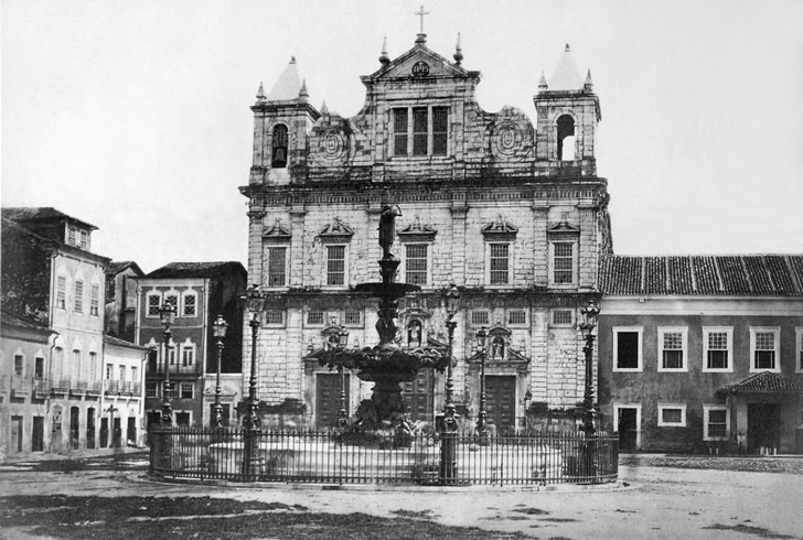 Terreiro de Jesus - 1859 - Foto Benjamin Mulock
