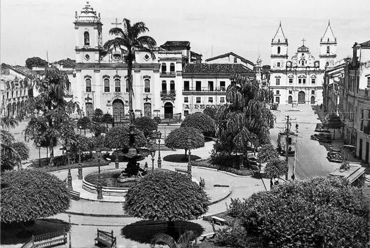 Terreiro de Jesus - 1940 - Vista para a Igreja de São Francisco